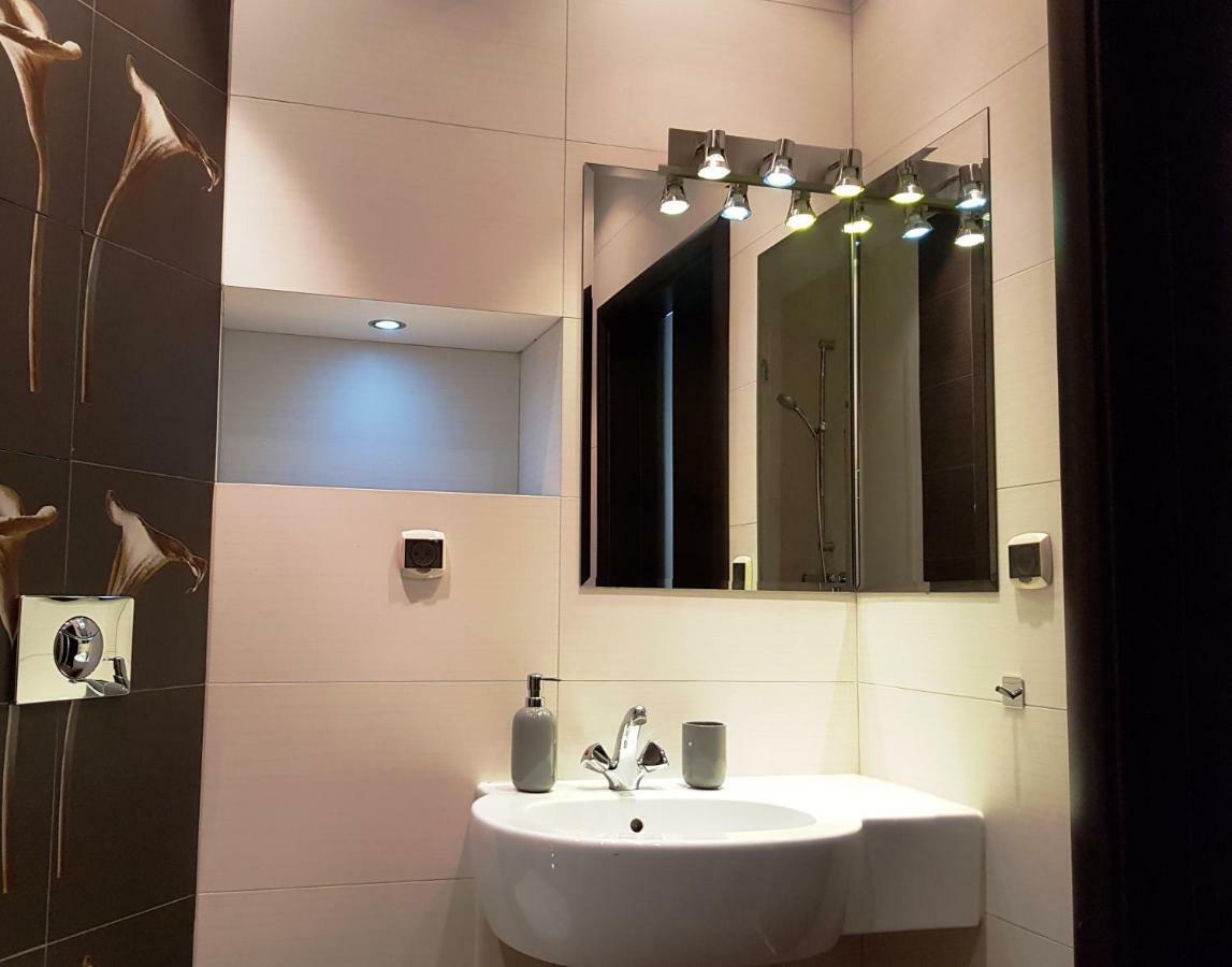 Apartament "Cleopatra 5" Przy Rynku Z Parkingiem, Faktury Vat Appartement Kielce Buitenkant foto