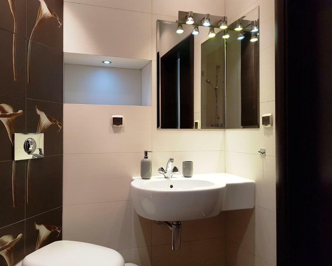 Apartament "Cleopatra 5" Przy Rynku Z Parkingiem, Faktury Vat Appartement Kielce Buitenkant foto