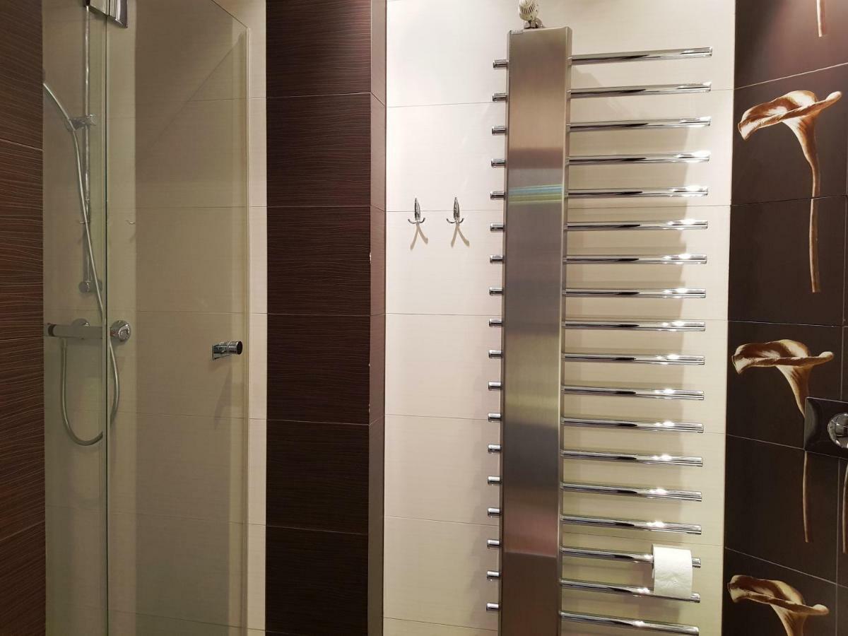 Apartament "Cleopatra 5" Przy Rynku Z Parkingiem, Faktury Vat Appartement Kielce Buitenkant foto